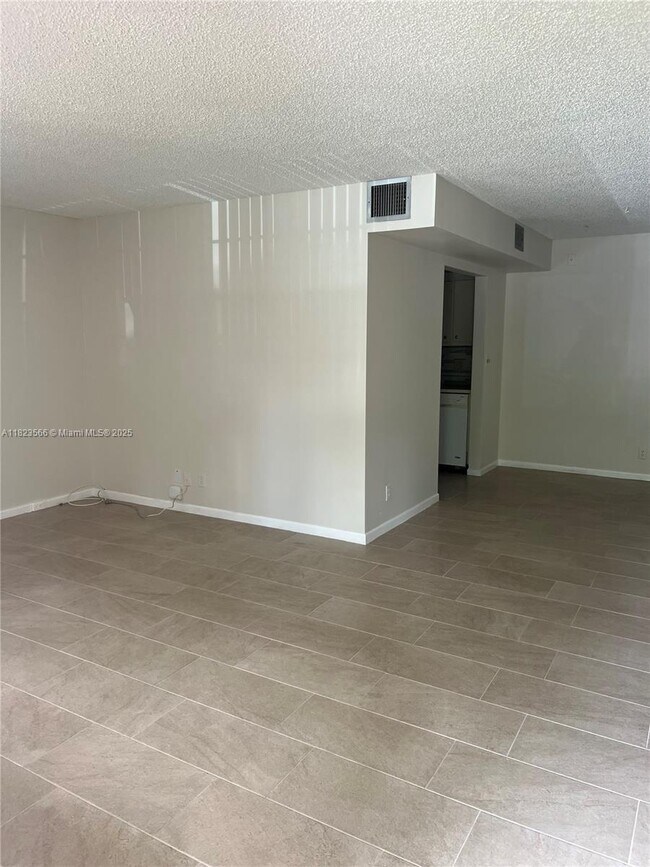 Building Photo - 1901 Bermuda Cir