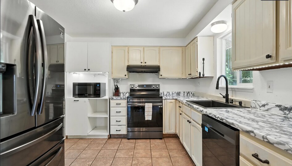 Building Photo - 3700 NW 191st Cir
