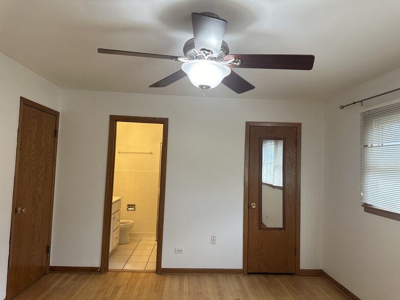 Master Bedroom - 1336 N Northwest Hwy