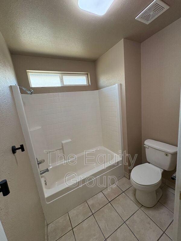 Building Photo - 1040 N Sumter Ct