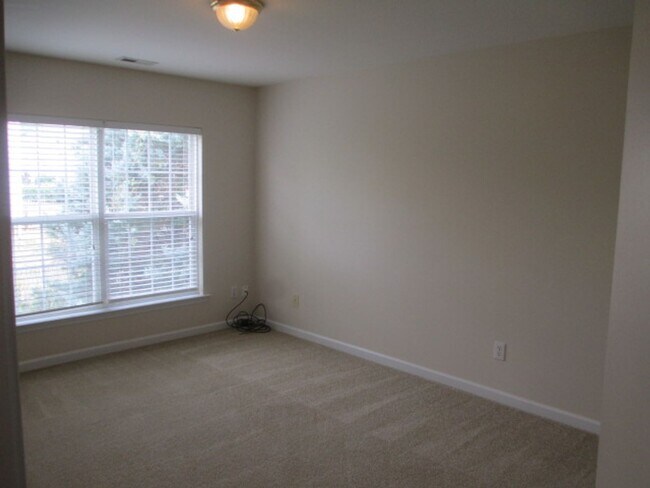 Building Photo - Lovely 3br/2.5ba in exc community, 2 car gar, exc deck, comm rec included!! Avail July 15, 2026!