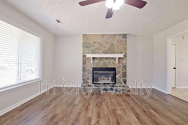 Building Photo - 210 Bella Rosa