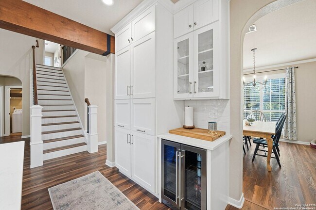 Building Photo - 711 Midway Crest