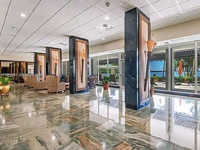 Building Photo - 500 Bayview Dr