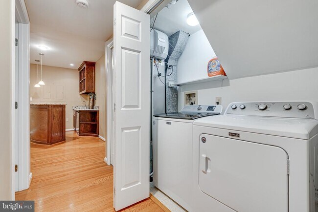 Building Photo - 1498 Hampton Hill Cir