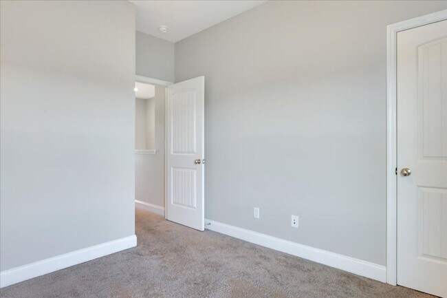 Building Photo - MOVE IN READY BY AUG - 1 -2026