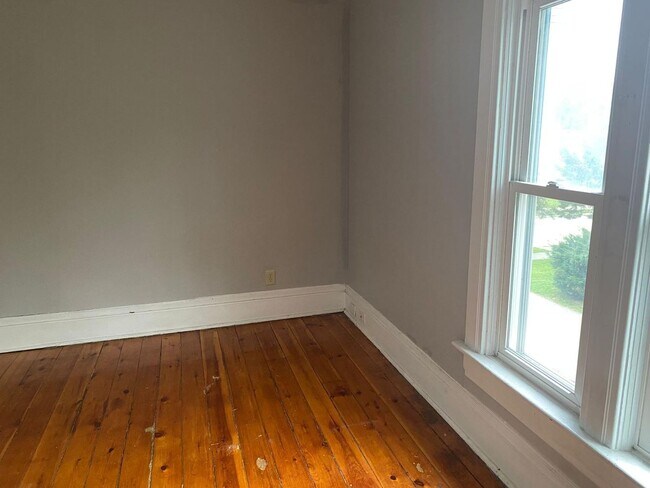 Building Photo - 685 Franklin St