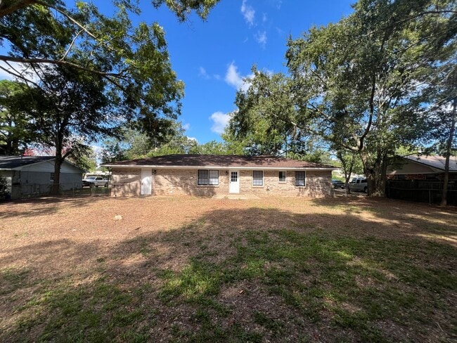 Building Photo - Available April!