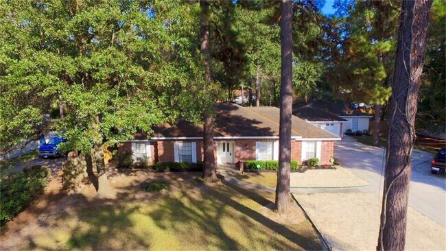 Building Photo - 25602 Oakhurst Dr