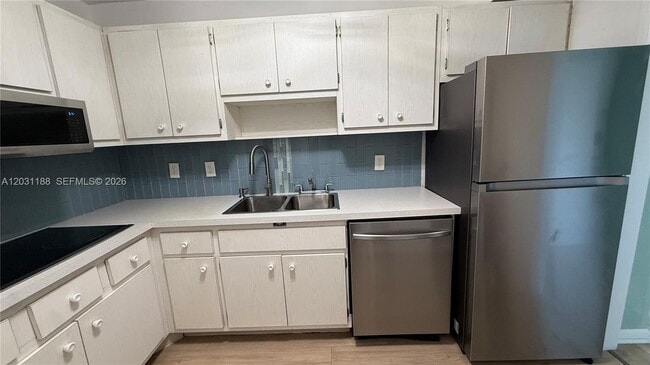 Building Photo - 400 Kings Point Dr