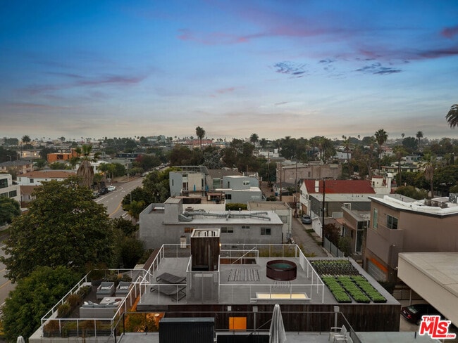 Building Photo - 533 Grand Blvd