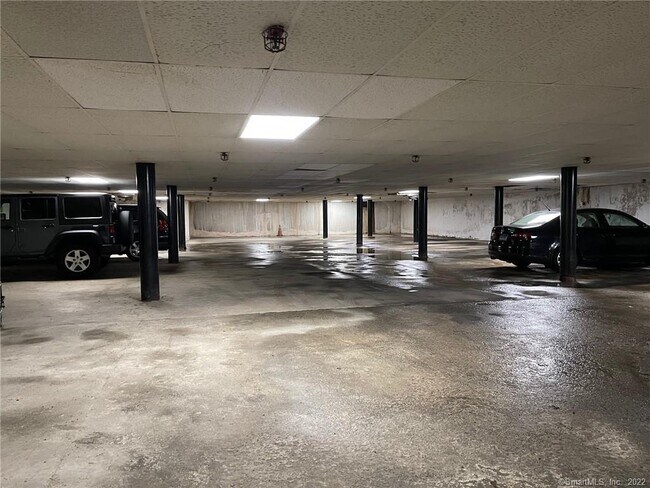 Building Photo - 787 Farmington Ave