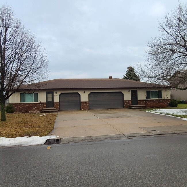 Simply Stated - 2141 Country Ln