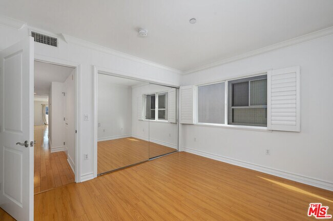 Building Photo - 1246 Armacost Ave