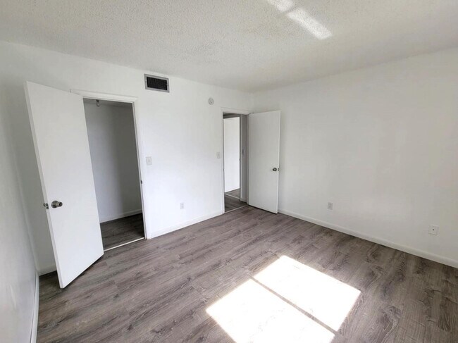 Building Photo - 14850 Naranja Lakes Blvd