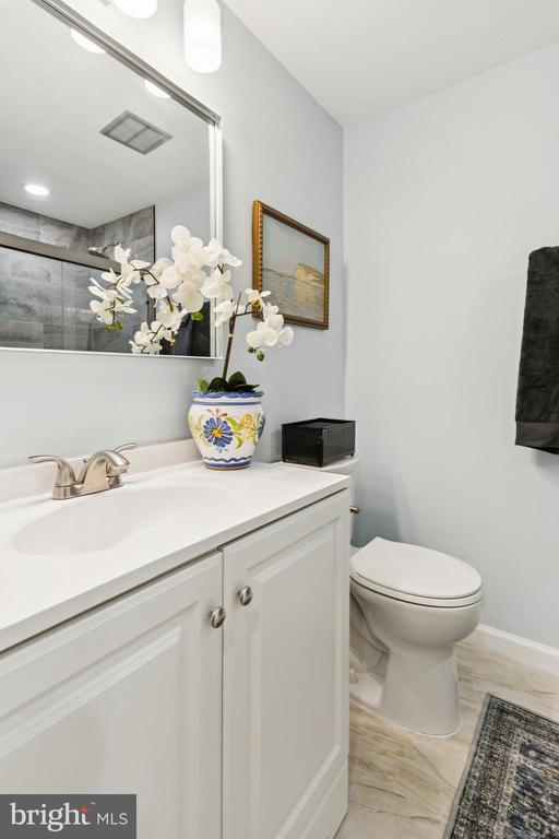 Building Photo - 5068 Macnamara Dr