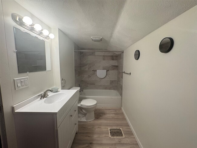 Building Photo - 45 Kattelville Rd