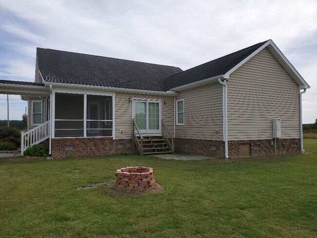 Building Photo - You have to see this beauty!