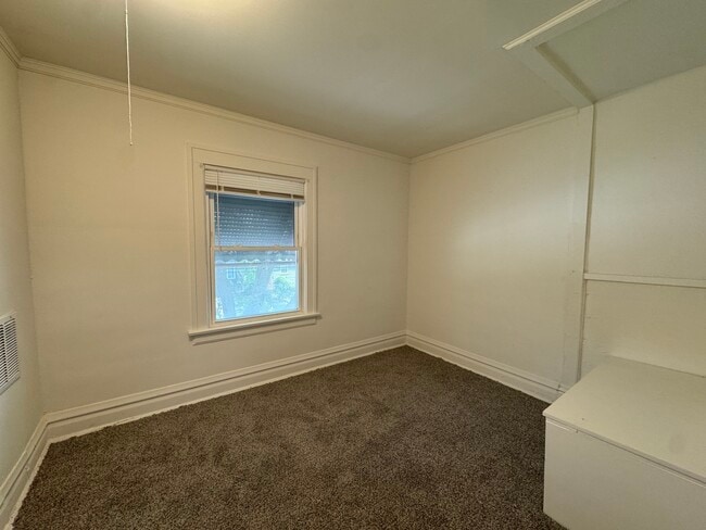 Building Photo - 519 S Hale St