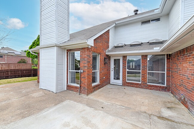 Building Photo - 2038 Biscayne Dr