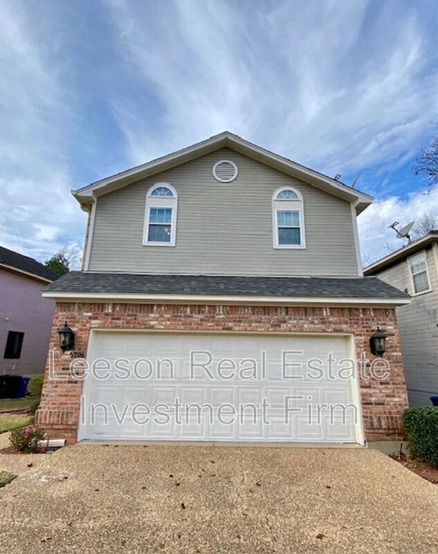 Building Photo - 5706 Wood Ridge Dr