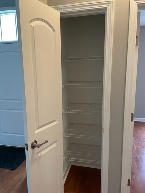 linen closet - 824 Wintercreeper Dr