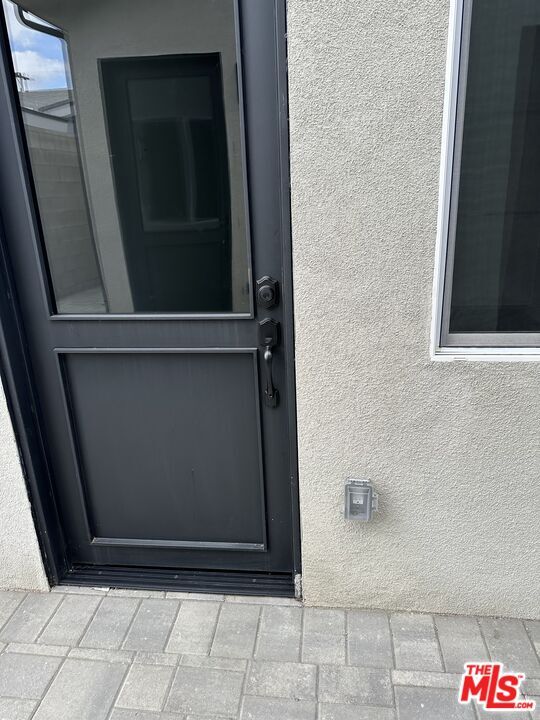 Building Photo - 6829 Bellaire Ave