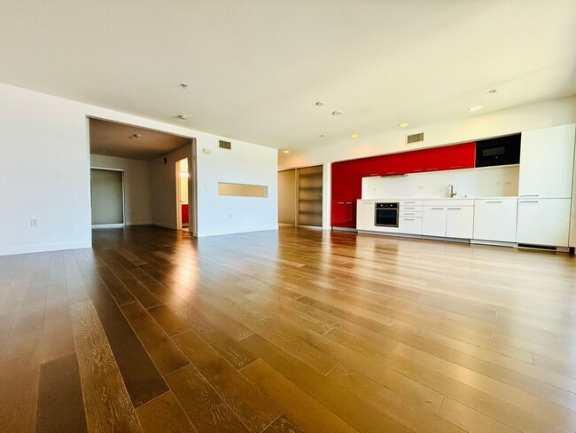 Building Photo - DTLA Penthouse Floor 1BD Condo w/Utilities...