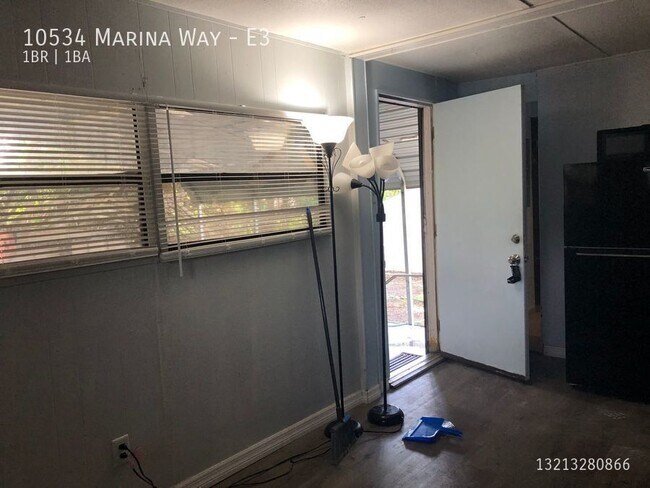 Building Photo - 10534 Marina Way