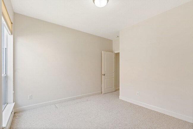 Building Photo - 3010 Blue Lagoon Ct