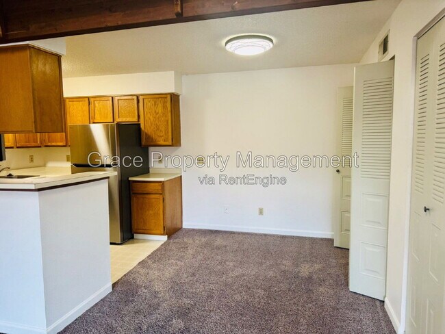 Building Photo - 3275 S Ammons St