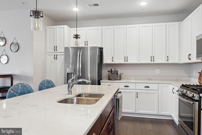 Building Photo - 557 Leftwich Ln