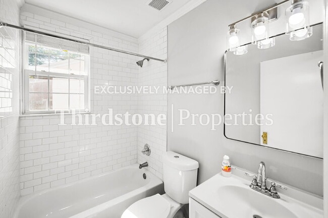 Building Photo - 5204 Astral St