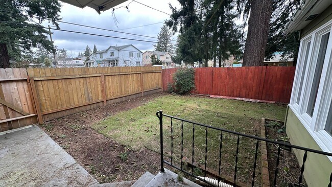 Building Photo - Portland Original Bungalow! Hardwoods, Lar...
