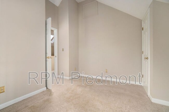 Building Photo - 388 Oakland Ave SE