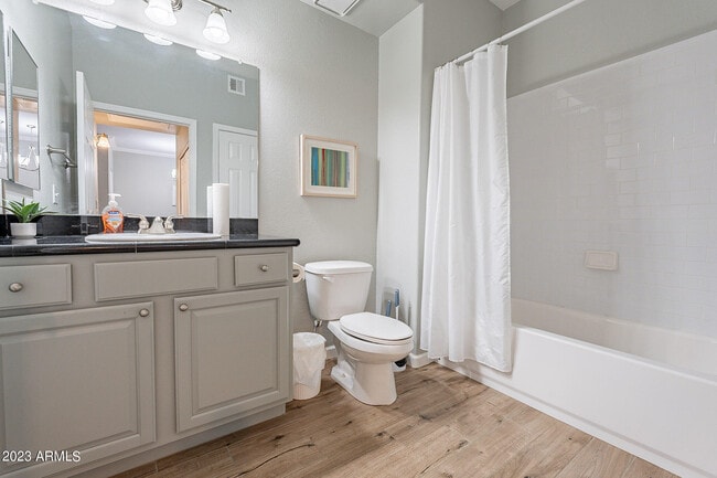 Building Photo - 5335 E Shea Blvd