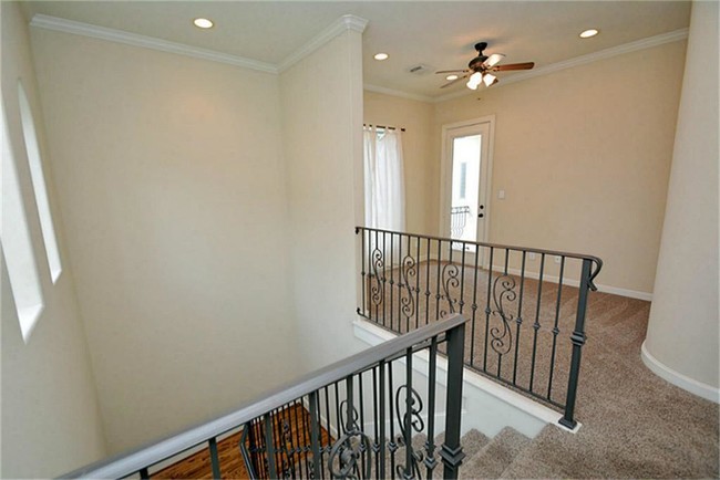 Building Photo - 6310 Hamman St