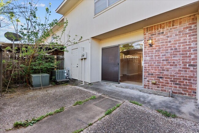 Building Photo - 1448 Silverpines Rd