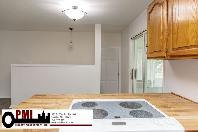 Building Photo - 8030 N Hazelwood Dr