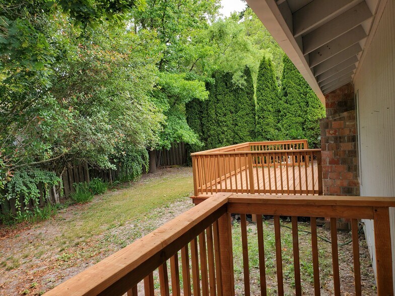 Building Photo - 14625 SW Glenbrook Rd