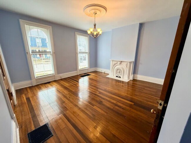 Building Photo - 365 S Upper St