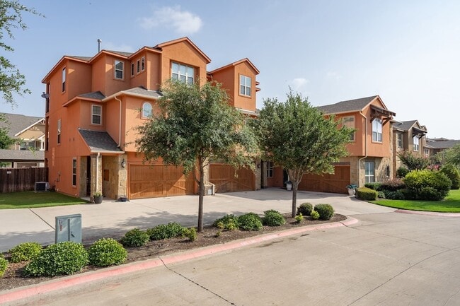 Building Photo - 2640 Venice Dr