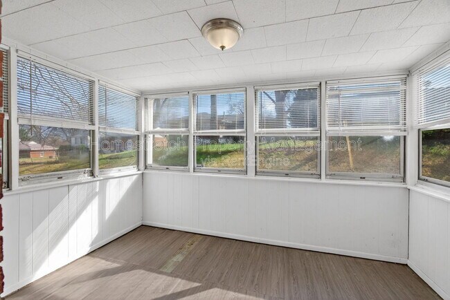 Building Photo - 1214 Forest Home Dr