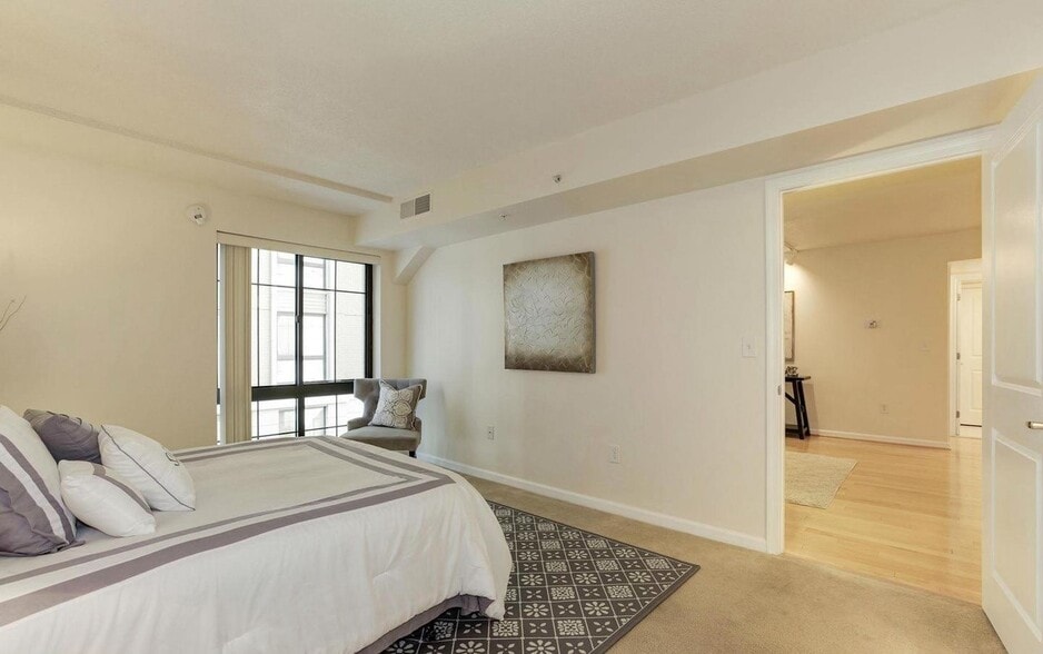 Building Photo - 7923 Eastern Ave