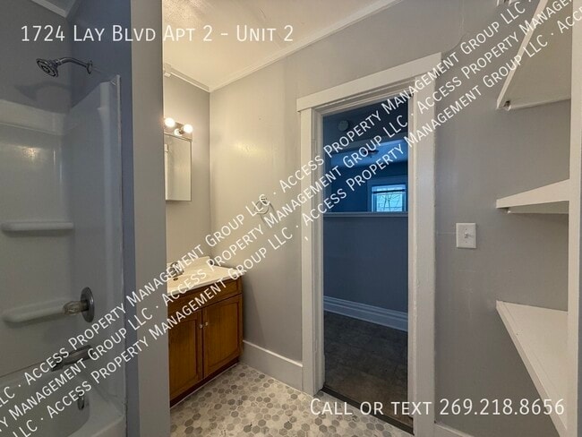 Building Photo - 1724 Lay Blvd