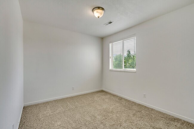 Building Photo - 8637 Goldenrain Cir