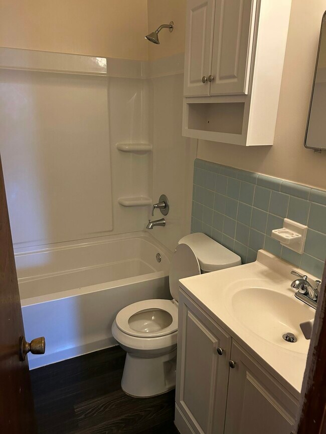 Building Photo - 2501 Robin Hood Dr