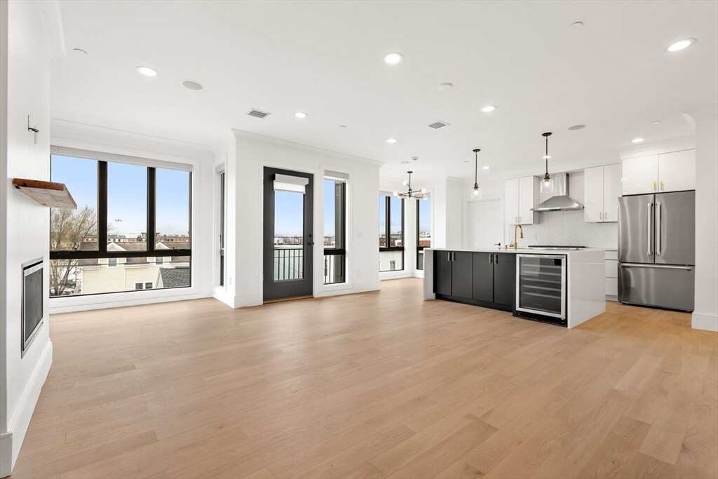 Building Photo - 148 W 9th St