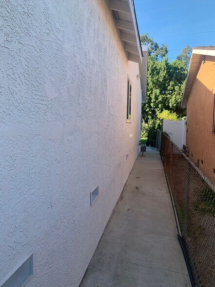 Building Photo - 256 W Lomita Blvd