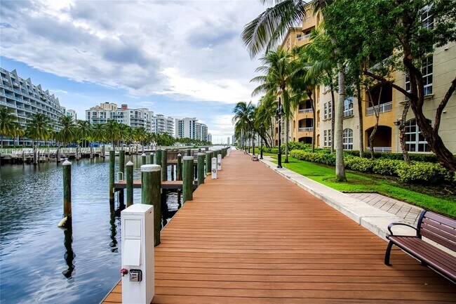 Building Photo - 3001 NE 185th St